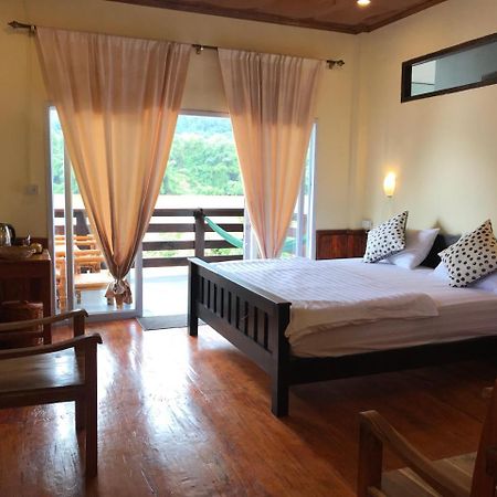 Riverview Bungalows & Gh Muang Ngoi エクステリア 写真