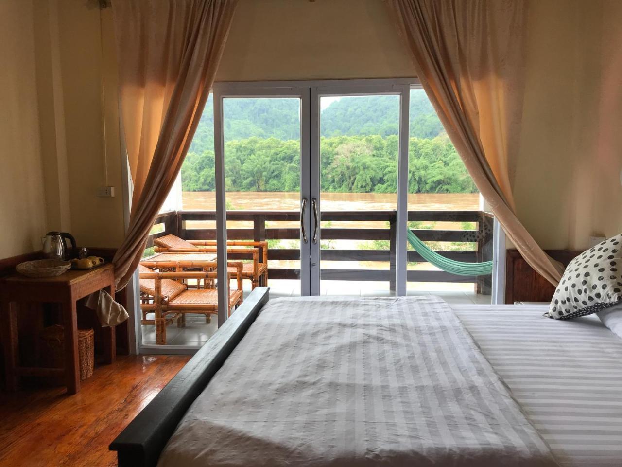Riverview Bungalows & Gh Muang Ngoi エクステリア 写真